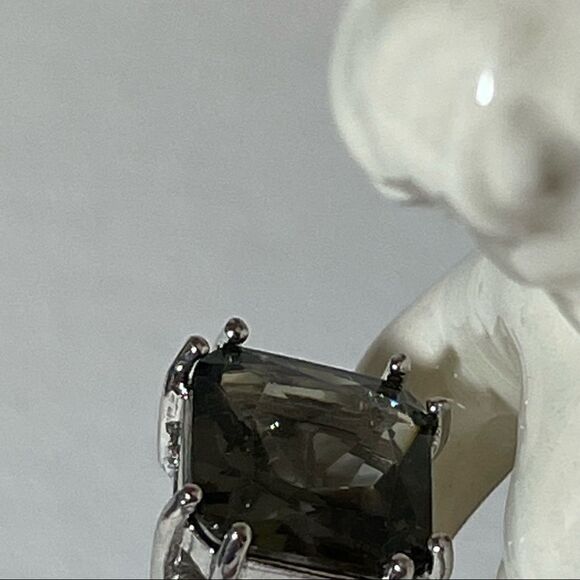 Silvery stone stud earrings - Picture 7 of 11